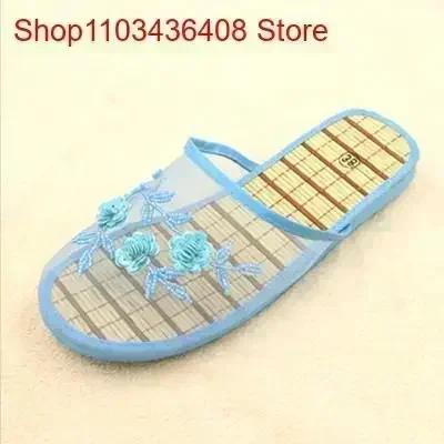 Pantoufles florales élégantes  - Baby Gate Stairs avis et prix